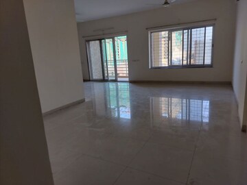 Room in 3 BHK Apartment at Mirchandani Palms, Rahatani – for Rent