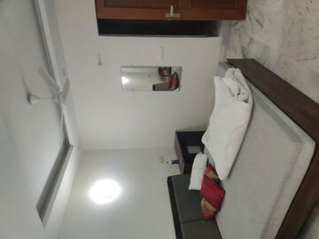 Furnished Amenities in 4 BHK Builder Floor at Safdarjung Enclave – for Sale