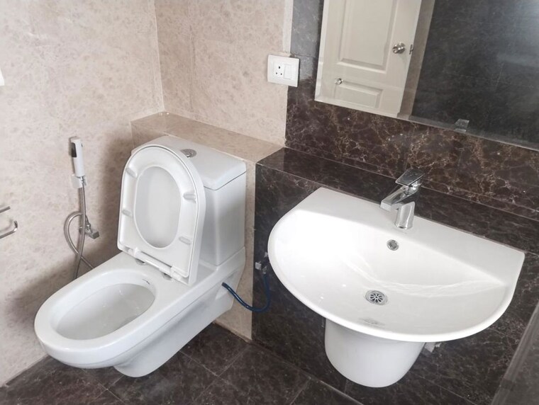 Bathroom, shree-vardhman-victoria 2.5 Bedroom 1350 Sq.Ft. Apartment In Sector 70 Gurgaon 9931767