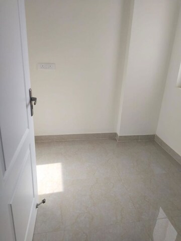 Room in 2.5 BHK Apartment at Shree Vardhman Victoria, Sector 70 – for Rent