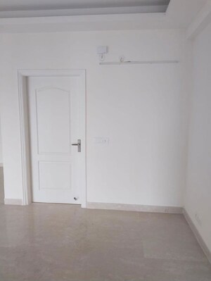 Room in 2.5 BHK Apartment at Shree Vardhman Victoria, Sector 70 – for Rent