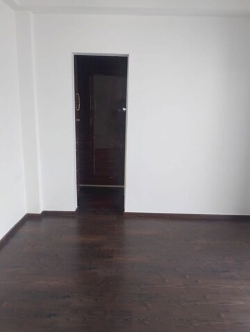 Room in 2.5 BHK Apartment at Shree Vardhman Victoria, Sector 70 – for Rent