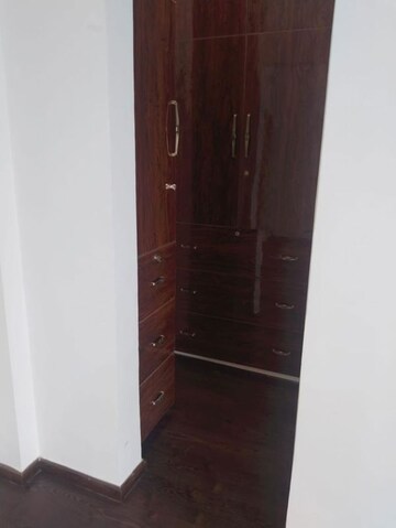 Furnished Amenities in 2.5 BHK Apartment at Shree Vardhman Victoria, Sector 70 – for Rent