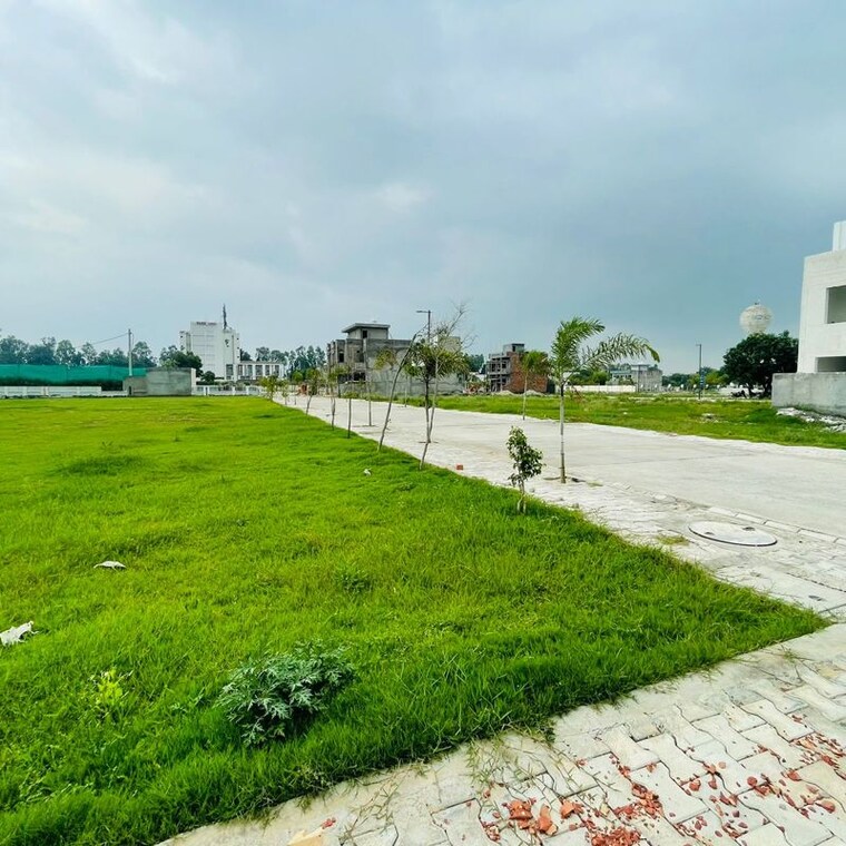 Garden, sector 45  164 Sq.Yd. Plot In Sector 45 Karnal 8633660