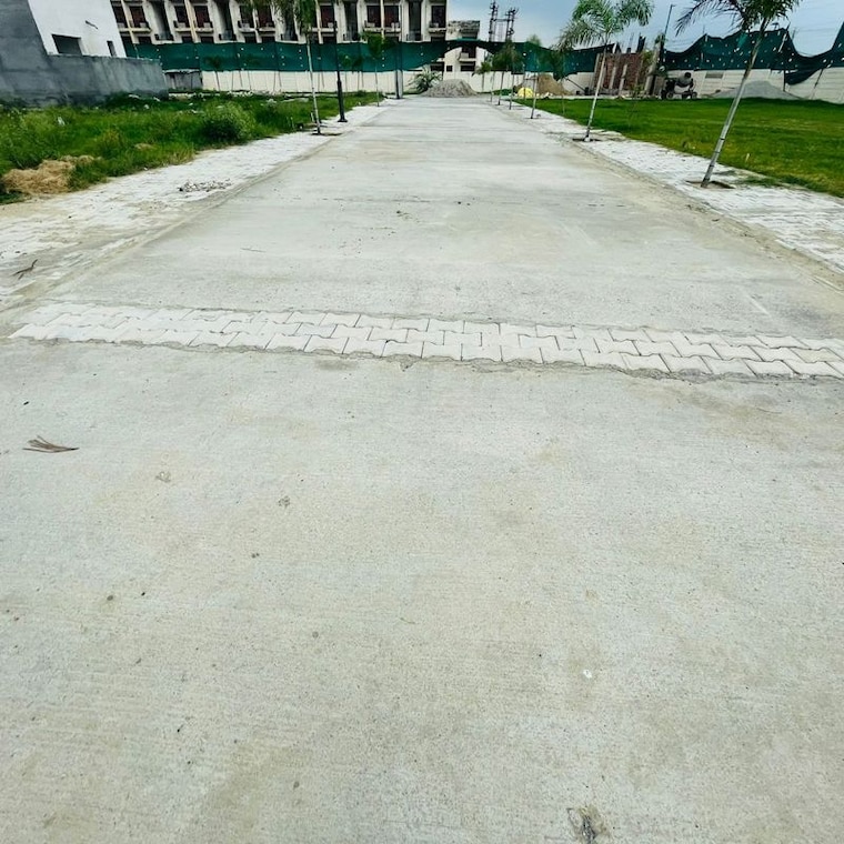  Parking, sector 45  164 Sq.Yd. Plot In Sector 45 Karnal 8633660