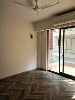 Room in 3 BHK Apartment at Unitech Uniworld Gardens 2, Sector 47 – for Rent