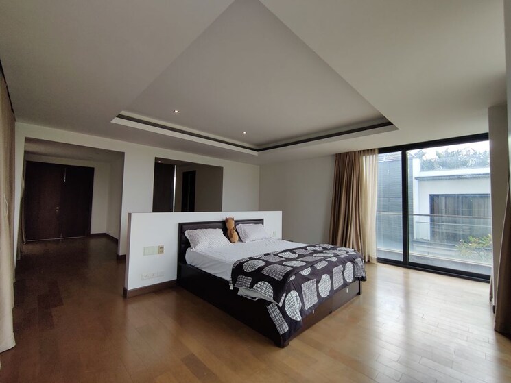  Parking, prestige-golfshire 5 Bedroom 17003 Sq.Ft. Villa In Nandi Hills Bangalore 9931855