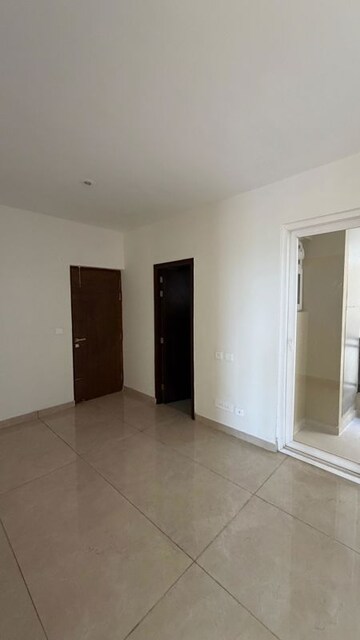 Room in 3.5 BHK Apartment at Maya Green Lotus Utsav, International Airport Road – for Rent