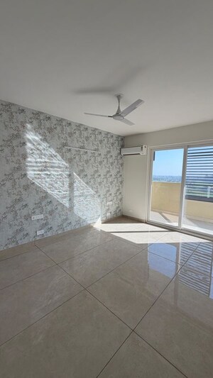 Room in 3.5 BHK Apartment at Maya Green Lotus Utsav, International Airport Road – for Rent