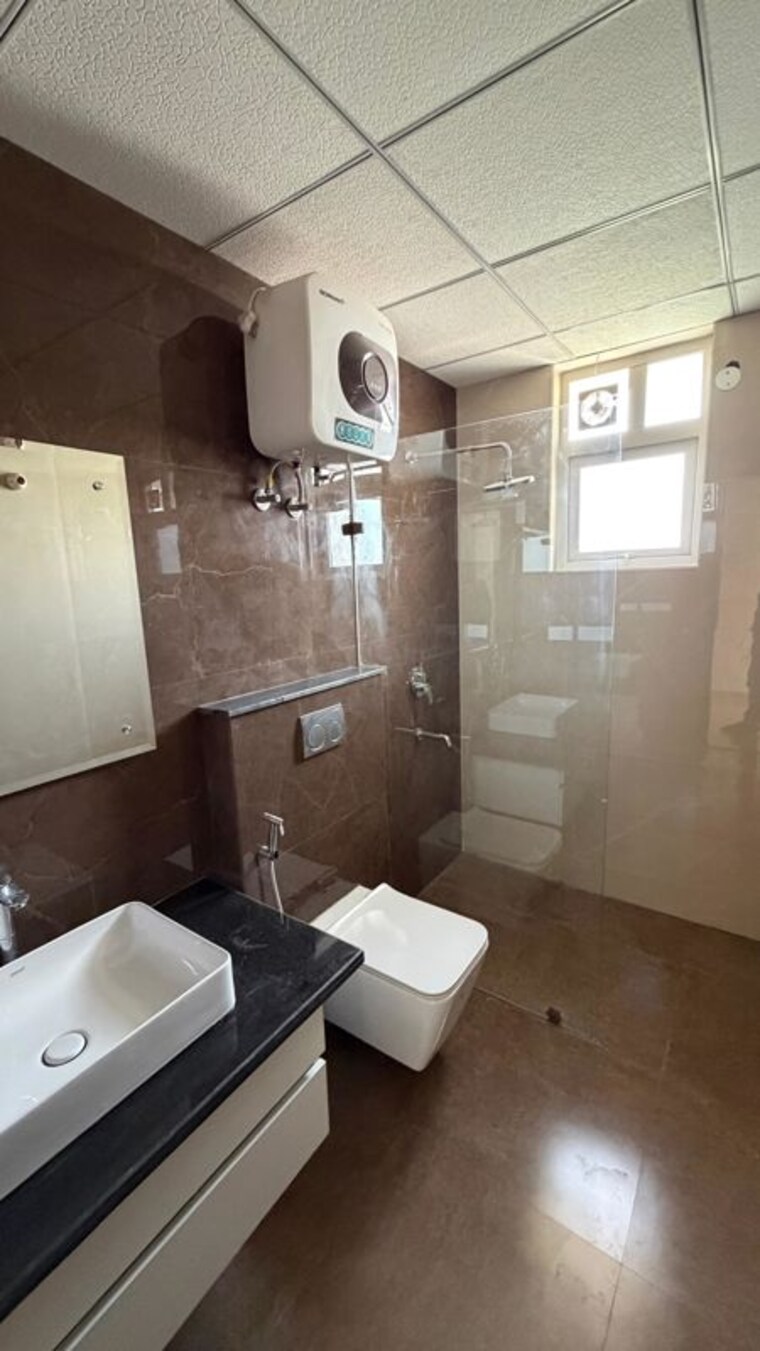 Master Bedroom, maya-green-lotus-utsav 3.5 Bedroom 2525 Sq.Ft. Apartment In International Airport Road Zirakpur 9931873