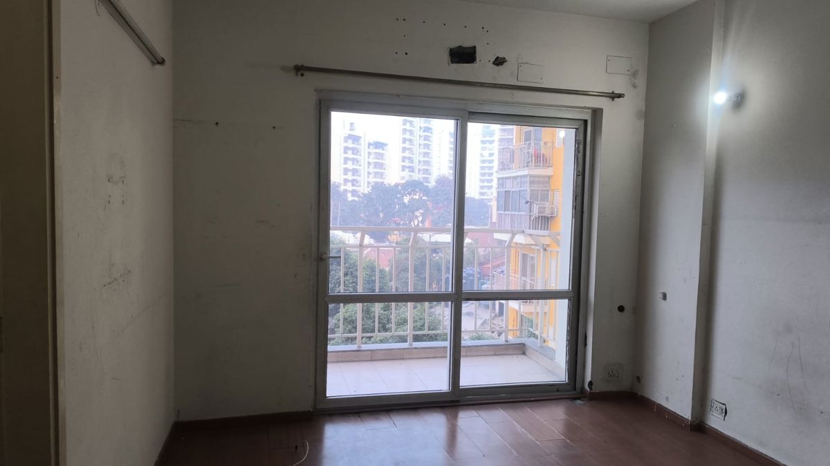 2 BHK + Extra Room Apartment For Sale in BPTP Park Grandeura
