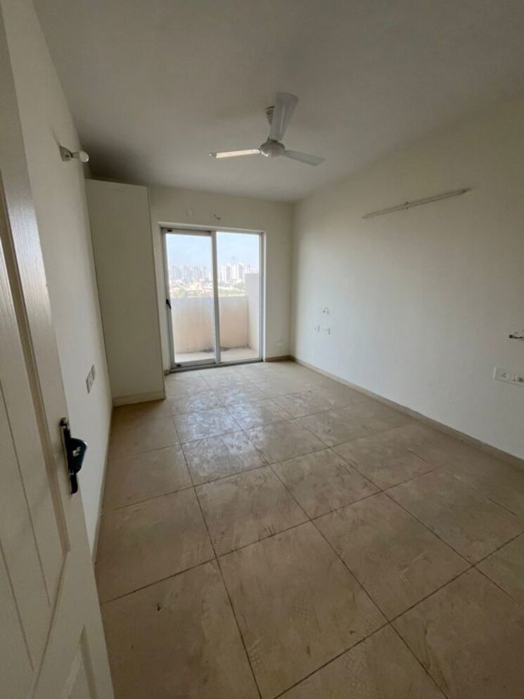 Room, sushma-valencia 3.5 Bedroom 250 Sq.Yd. Apartment In International Airport Road Zirakpur 9931892