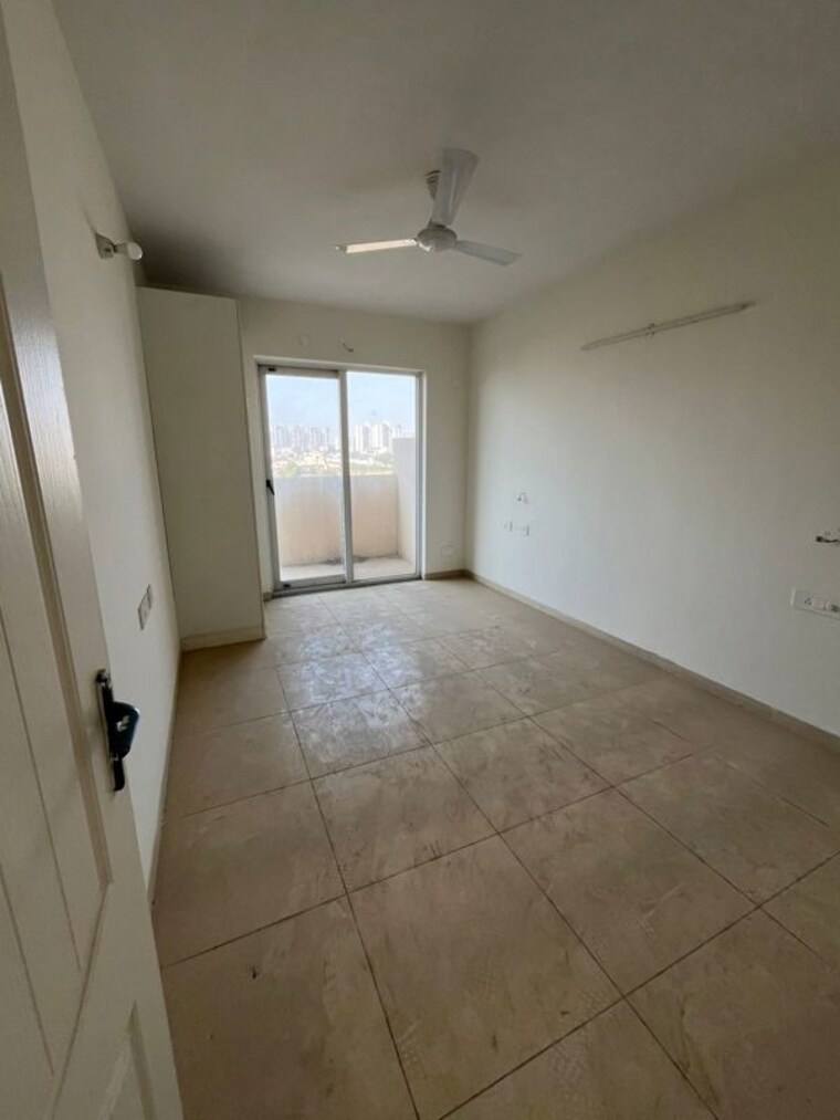 Room, sushma-valencia 3.5 Bedroom 250 Sq.Yd. Apartment In International Airport Road Zirakpur 9931892