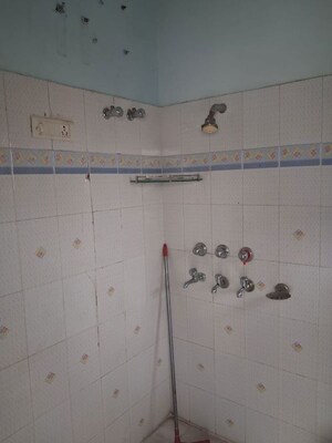 Bathroom in 1 BHK Independent House at Sector 16 – for Rent