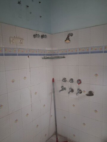 Bathroom in 1 BHK Independent House at Sector 16 – for Rent