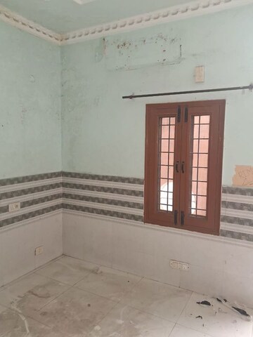 Room in 1 BHK Independent House at Sector 16 – for Rent