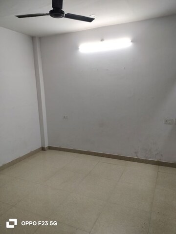 Room in 2 BHK Builder Floor at Gomti Nagar – for Rent