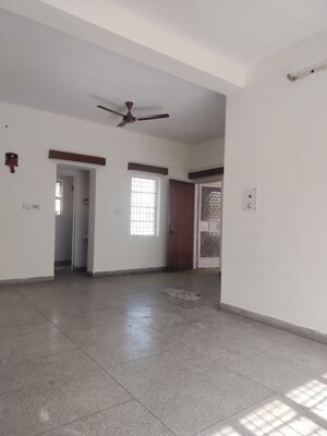 Room in 2 BHK Apartment at Vasant Kunj – for Rent