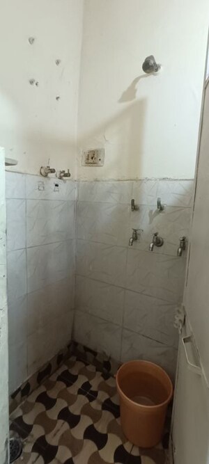 Bathroom in 1 BHK Builder Floor at Rohini Sector 3 – for Rent