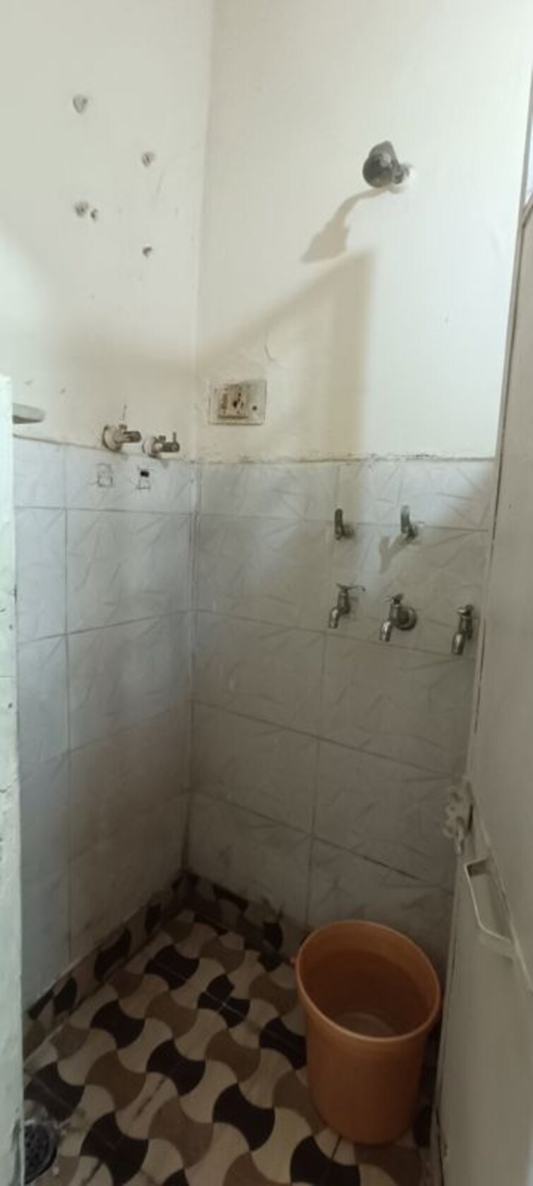 Bathroom, rohini sector 3 1 Bedroom 350 Sq.Ft. Builder Floor In Rohini Sector 3 Delhi 9931941