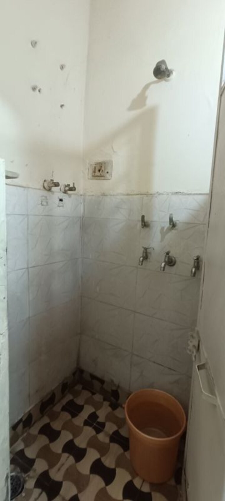 Bathroom, rohini sector 3 1 Bedroom 350 Sq.Ft. Builder Floor In Rohini Sector 3 Delhi 9931941