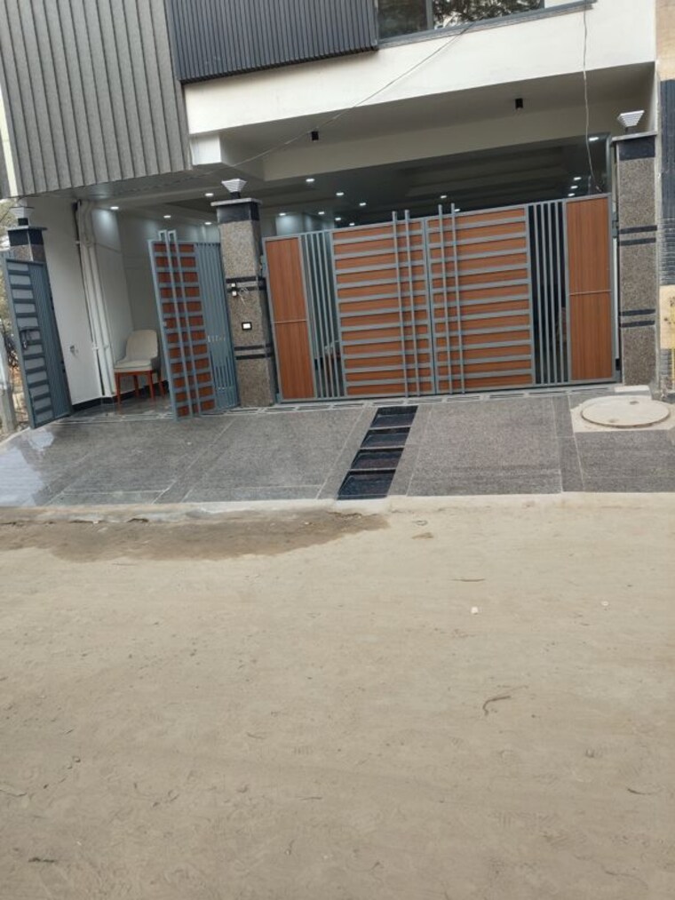  Parking, aditya-park-town 3 Bedroom 135 Sq.Yd. Builder Floor In Mahurali Ghaziabad 9931945