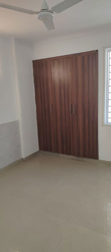 Room in 3 BHK Apartment at Vasant Kunj – for Rent