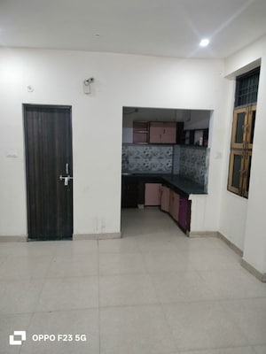Room in  Office Space at Gomti Nagar – for Rent