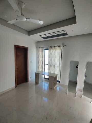Room in 3 BHK Apartment at Aparna One, Shaikpet – for Rent