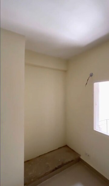 Room in 2 BHK Apartment at Amrapali Dream Valley – for Sale