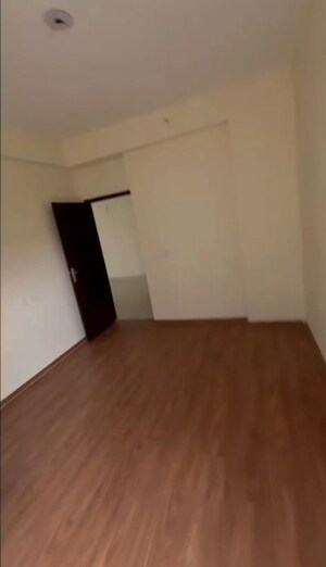 Room in 2 BHK Apartment at Amrapali Dream Valley – for Sale