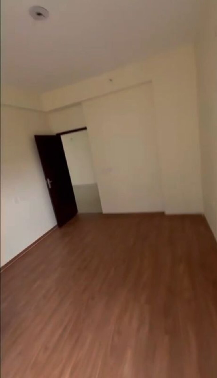 Room, amrapali dream valley 2 Bedroom 900 Sq.Ft. Apartment In Amrapali Dream Valley Greater Noida 9931939