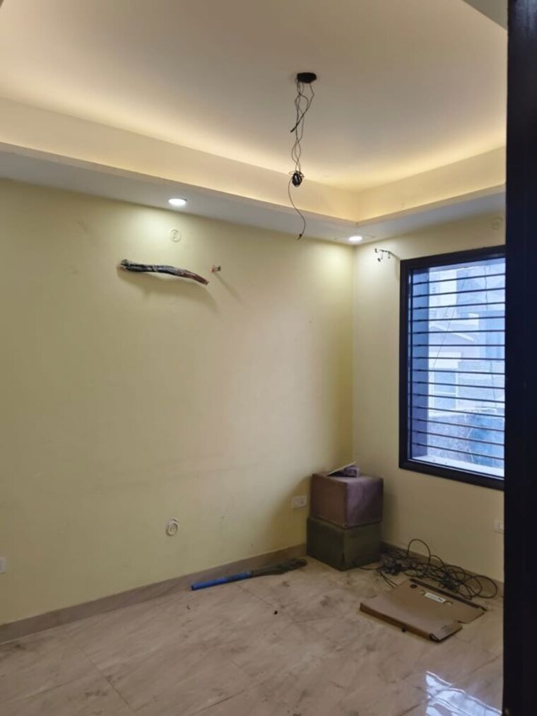 Room, sector 30 6+ Bedroom 250 Sq.Yd. Independent House In Sector 30 Faridabad 9931985