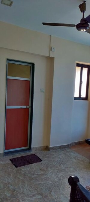 Room in 1 RK Apartment at Thane West – for Sale