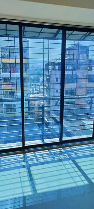 Room in 1 RK Apartment at Thane West – for Sale