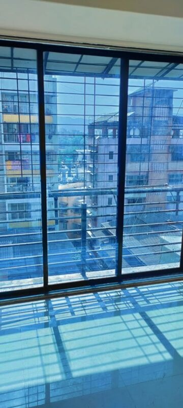 Room in 1 RK Apartment at Thane West – for Sale
