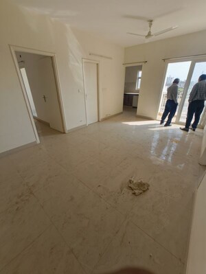 Room in 2.5 BHK Apartment at Unique Sapphire, Mohanpura – for Rent