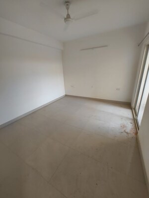 Room in 2.5 BHK Apartment at Unique Sapphire, Mohanpura – for Rent