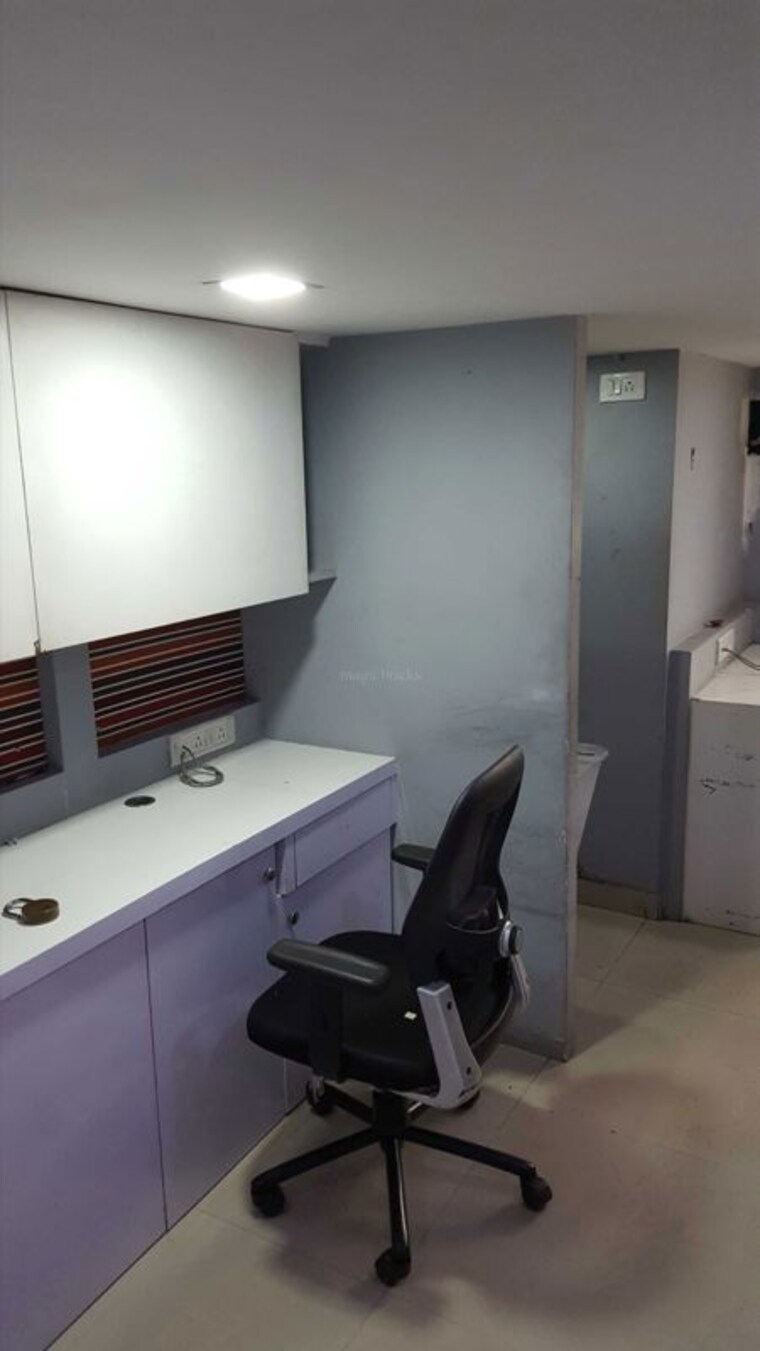 Team Area, haware-fantasia Commercial Office Space 360 Sq.Ft. In Vashi Sector 28 Navi Mumbai 9932002