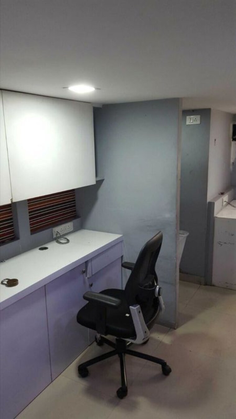 Team Area, haware-fantasia Commercial Office Space 360 Sq.Ft. In Vashi Sector 28 Navi Mumbai 9932002