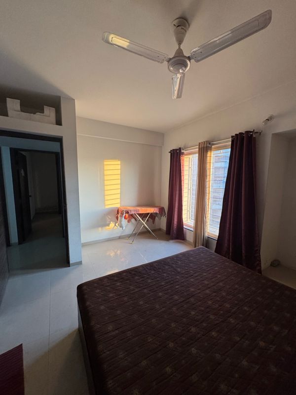 2 BHK Apartment For Rent in Goel Ganga Hill Mist Garden