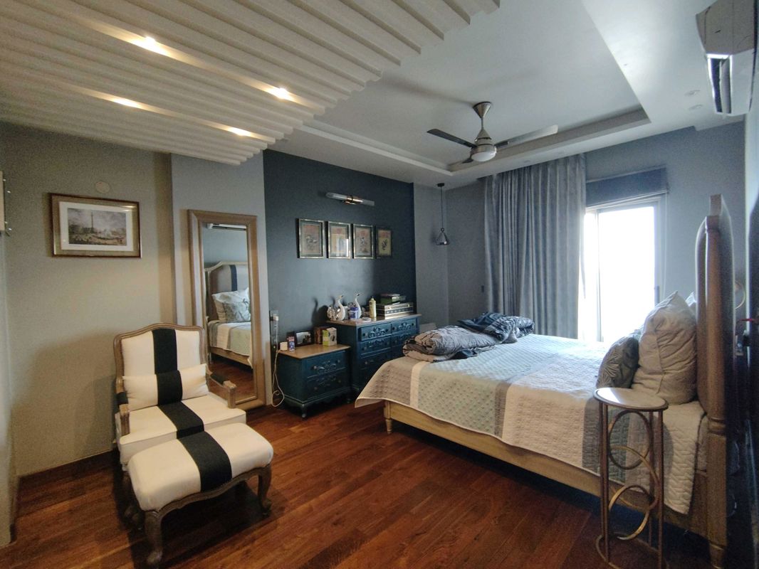 4 BHK + Pooja Room,Servant Room,Extra Room Apartment For Sale in Tata Raheja Raisina Residency