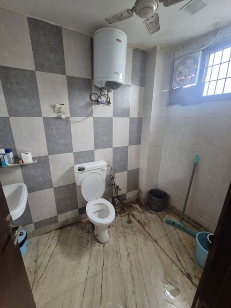 Bathroom, green park extension 3 Bedroom 1800 Sq.Ft. Builder Floor In Green Park Extension Delhi 9932024