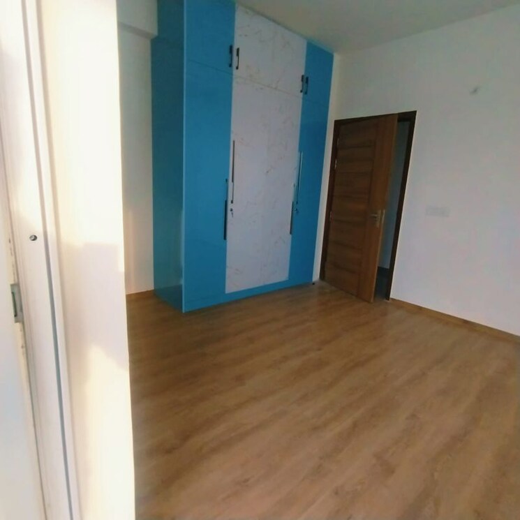 Room, tulip-yellow 3 Bedroom 1704 Sq.Ft. Apartment In Sector 69 Gurgaon 9904194