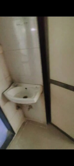 Bathroom in 1 BHK Apartment at United CHS, Agripada – for Rent