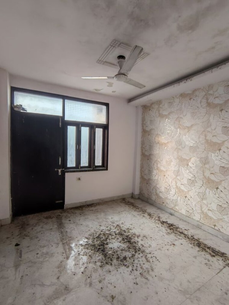 Room, govindpuri 2 Bedroom 60 Sq.Yd. Builder Floor In Govindpuri Delhi 9932050