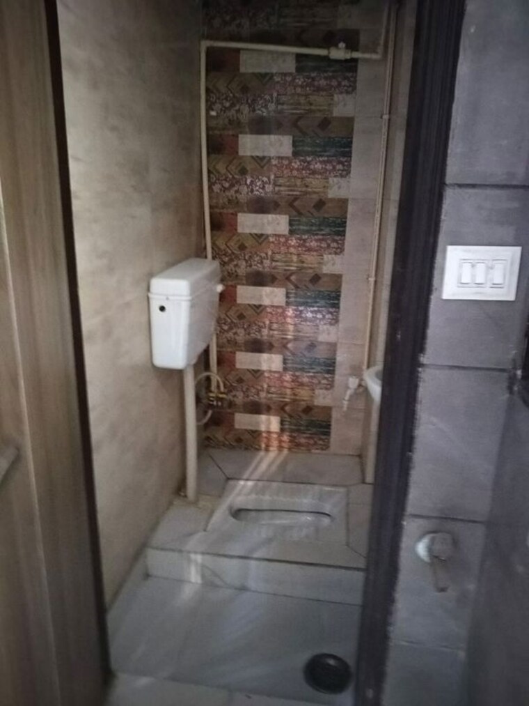 Bathroom, govindpuri 2 Bedroom 60 Sq.Yd. Builder Floor In Govindpuri Delhi 9932050