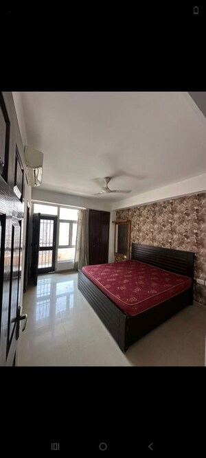 Living Room in 2.5 BHK Apartment at Express Zenith, Sector 77 – for Rent