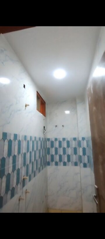 Bathroom in 1.5 BHK Builder Floor at Govindpuri – for Rent