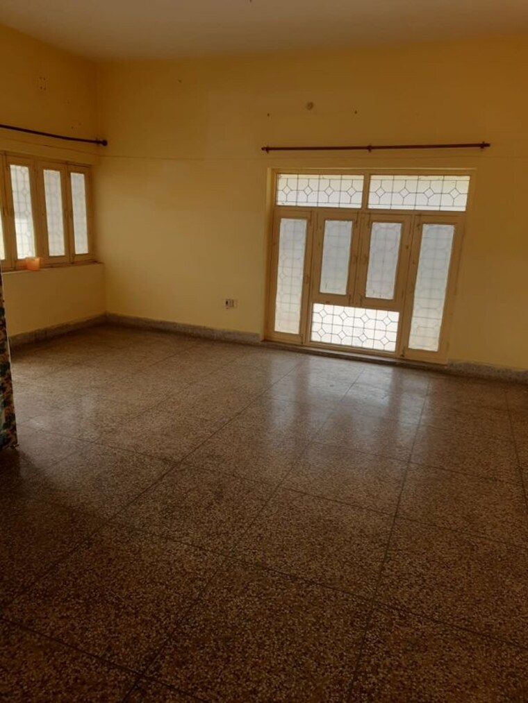 Room, indira nagar 1.5 Bedroom 800 Sq.Ft. Builder Floor In Indira Nagar Lucknow 9932083